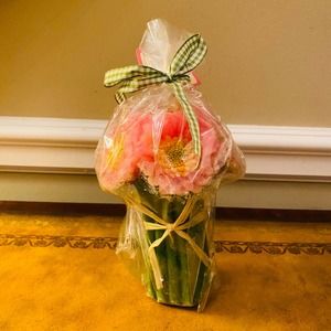 Two's Company Garden Delight Floral Bouquet Cut Flowers Candle NEW